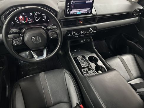 Used 2025 Honda Pilot Touring image 13