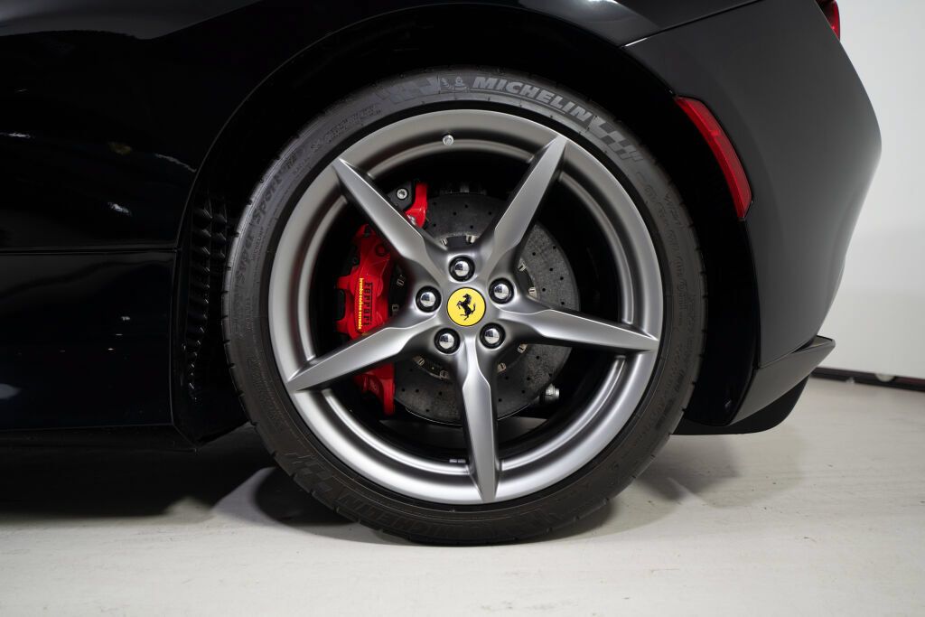 Used 2023 Ferrari F8 Tributo RWD image 17