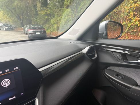 Used 2025 Chevrolet TrailBlazer LT image 35