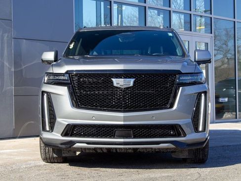 Used 2023 Cadillac Escalade V w/ LPO, ONYX Package image 2