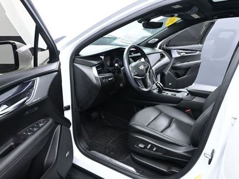Used 2022 Cadillac XT5 Premium Luxury w/ Technology Package AWD/4WD image 9