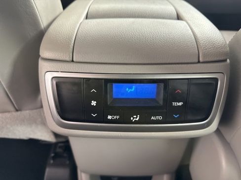 Used 2019 Toyota Highlander XLE image 28