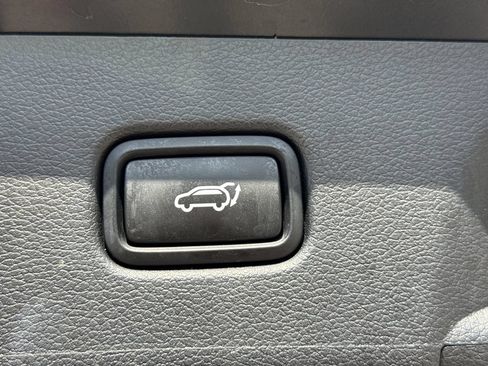 Certified 2022 Hyundai Palisade SEL w/ 8P Bench Seat Package FWD image 34