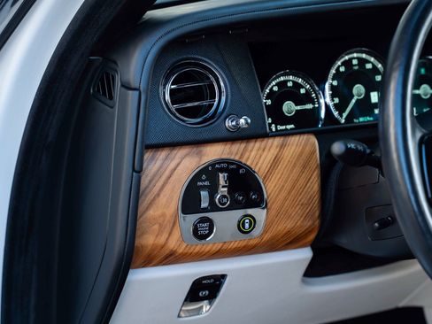 Certified 2021 Rolls-Royce Cullinan image 24