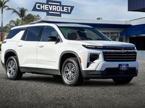 Used 2025 Chevrolet Traverse LT FWD image 34