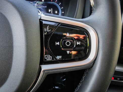 Used 2025 Volvo XC60 B5 Plus image 20