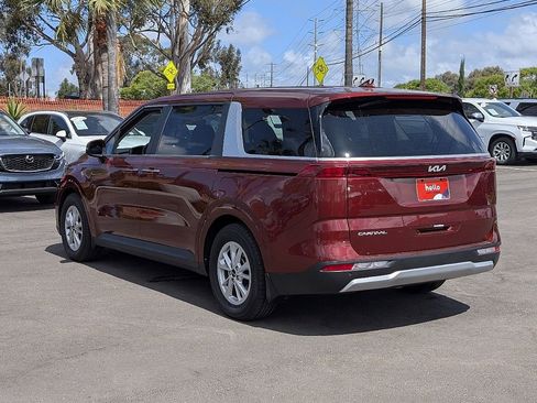 Used 2024 Kia Carnival LX FWD image 11