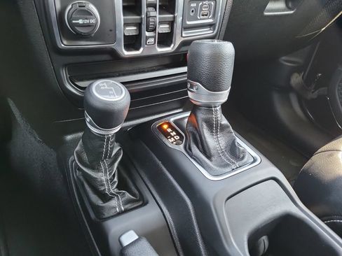 Used 2021 Jeep Wrangler Unlimited Sahara AWD/4WD image 22