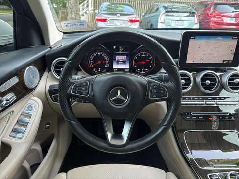 Used 2017 Mercedes-Benz GLC 300 4MATIC w/ Premium 2 Package image 18