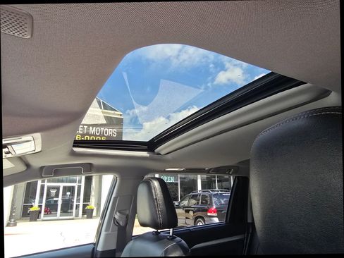 Used 2019 Toyota Highlander XLE image 11