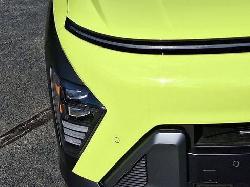 Used 2024 Hyundai Kona Limited image 9