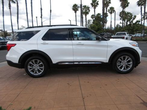 Certified 2023 Ford Explorer XLT w/ Equipment Group 202A AWD/4WD image 5