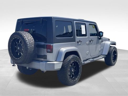 Used 2018 Jeep Wrangler Unlimited Sahara AWD/4WD image 3
