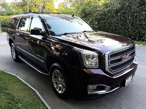 Used 2017 GMC Yukon XL SLT w/ Open Road Package image 9