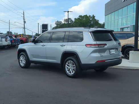 Used 2022 Jeep Grand Cherokee L Laredo w/ Luxury Tech Group I RWD image 5