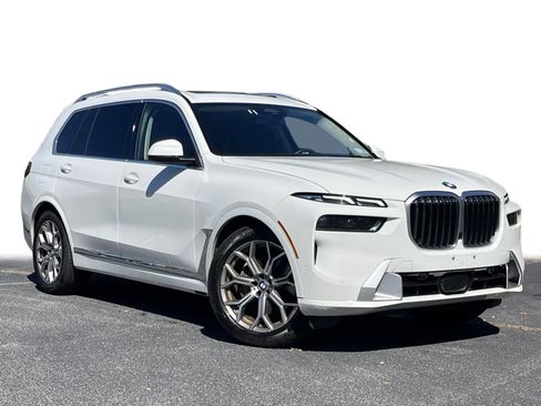 Used 2023 BMW X7 xDrive40i image 2