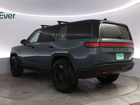 Used 2025 Rivian R1S Premium image 17