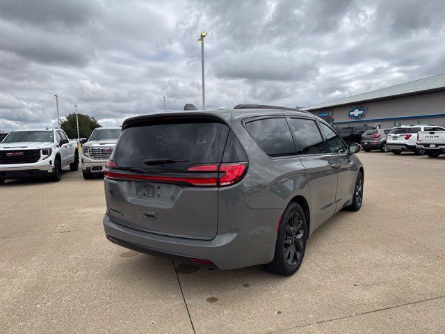 Used 2021 Chrysler Pacifica Touring w/ S Appearance Package FWD image 7