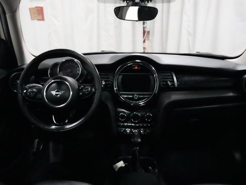 Used 2019 MINI Cooper 4-Door Hardtop image 6