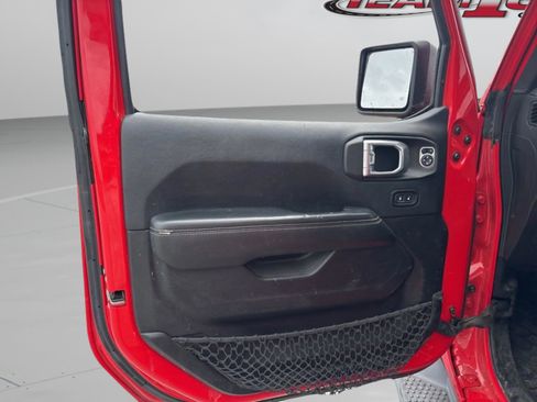 Used 2019 Jeep Wrangler Unlimited Sahara image 25