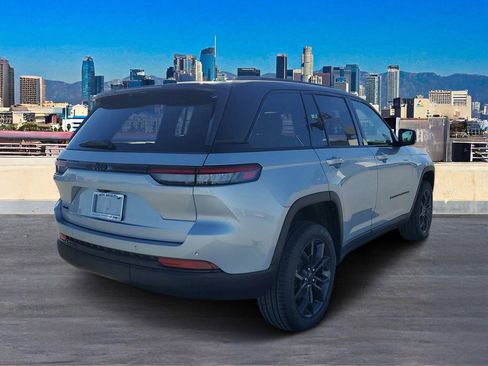 New 2025 Jeep Grand Cherokee Limited image 4