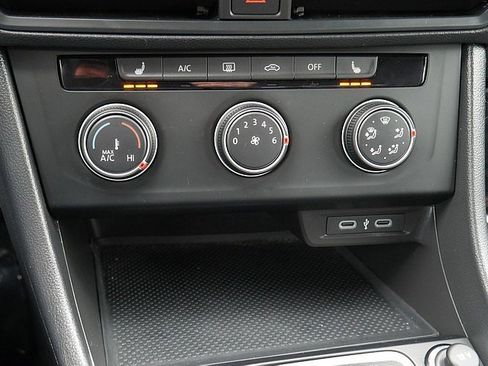 Used 2024 Volkswagen Jetta Sport image 37