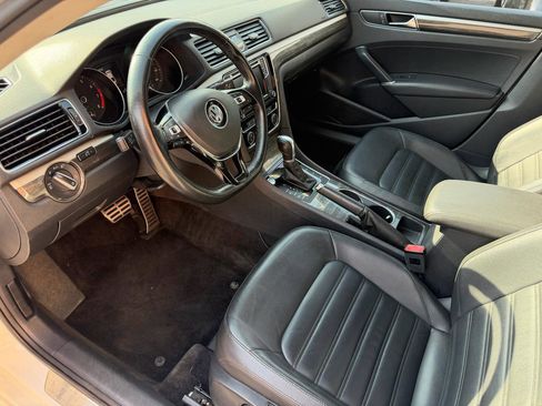 Used 2017 Volkswagen Passat 1.8T SEL Premium image 6