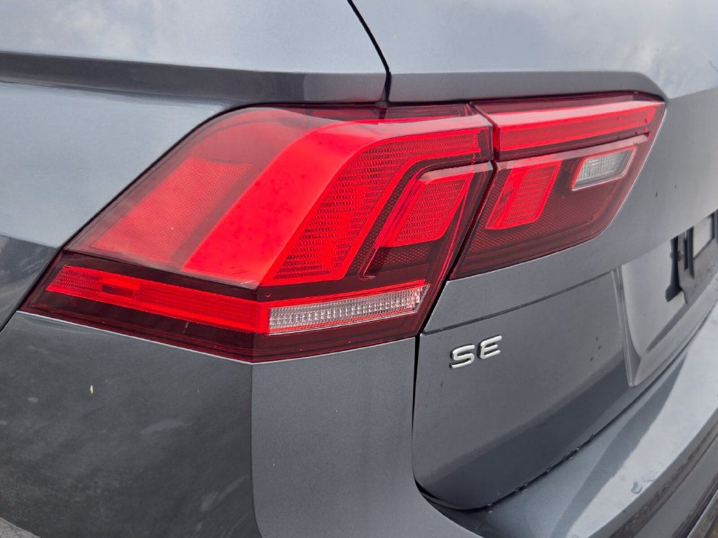 Certified 2023 Volkswagen Tiguan SE R-Line FWD image 8