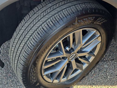 Used 2025 Nissan Rogue S image 31