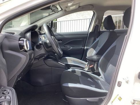 Used 2025 Nissan Versa SV FWD image 21
