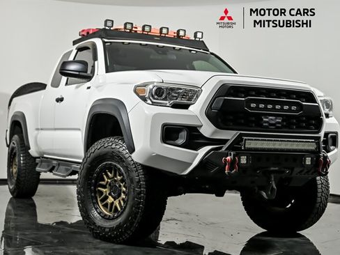 Used 2019 Toyota Tacoma SR w/ SX Package RWD image 1