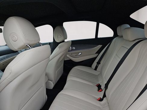 Used 2021 Mercedes-Benz E 350 4MATIC Sedan image 17