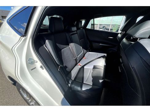 Used 2021 Toyota Venza Limited image 29