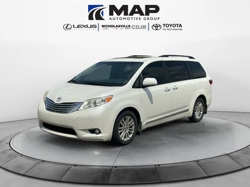 Used 2015 Toyota Sienna XLE FWD image 1