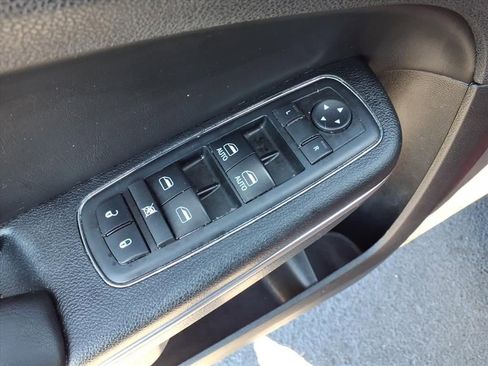 Used 2017 Chrysler 300 Limited image 10