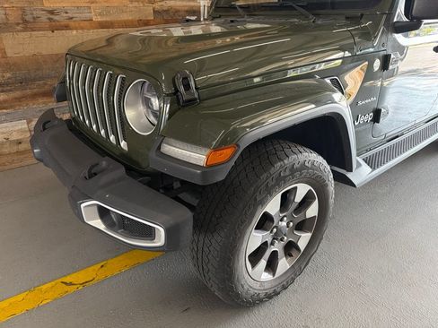 Used 2020 Jeep Wrangler Unlimited Sahara AWD/4WD image 3