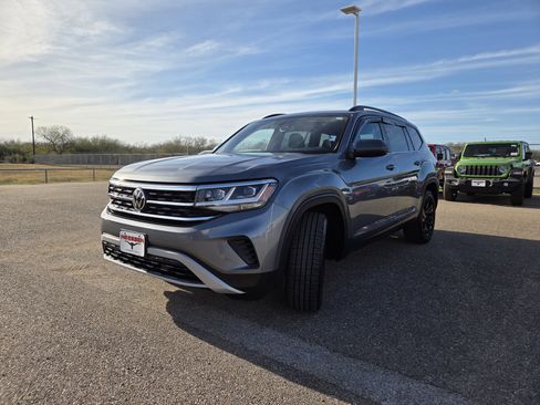 Used 2022 Volkswagen Atlas SE image 3