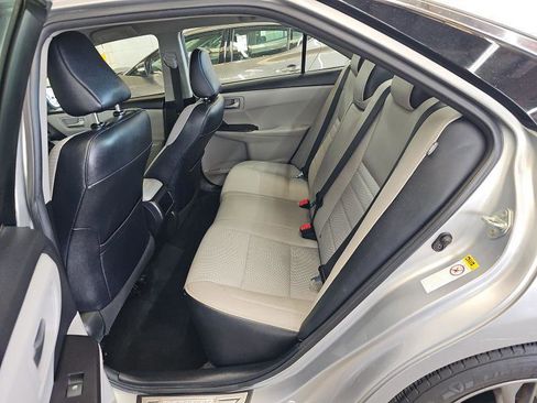 Used 2017 Toyota Camry SE w/ Protection Package (Q2) image 11