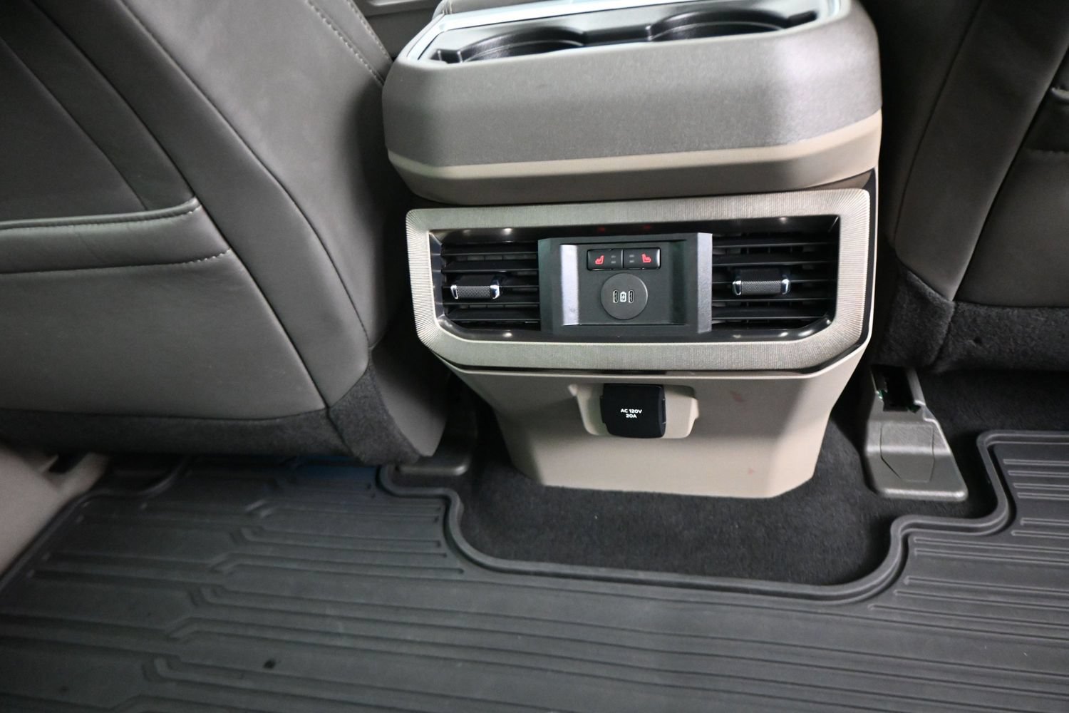 Used 2026 Ford F250 Platinum w/ Platinum Plus Package AWD/4WD image 16