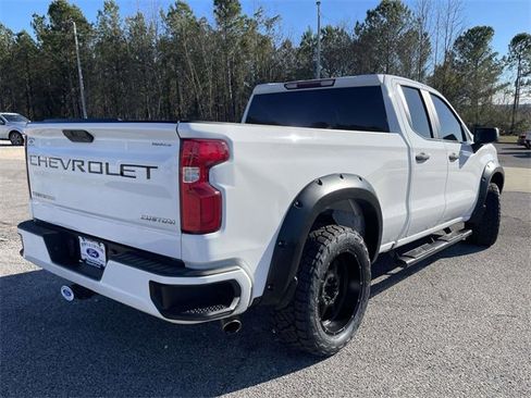 Used 2020 Chevrolet Silverado 1500 Custom w/ Custom Value Package image 3