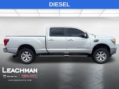 Used 2017 Nissan Titan SV AWD/4WD image 2