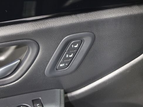 Used 2025 Honda Pilot EX-L image 8