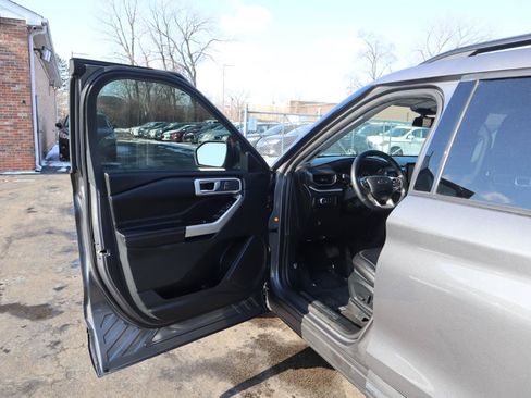 Used 2021 Ford Explorer XLT w/ Equipment Group 202A RWD image 20