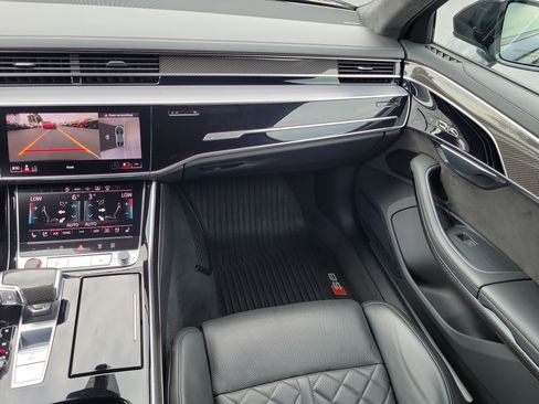 Used 2021 Audi S8 L w/ S8 Executive Package AWD/4WD image 17