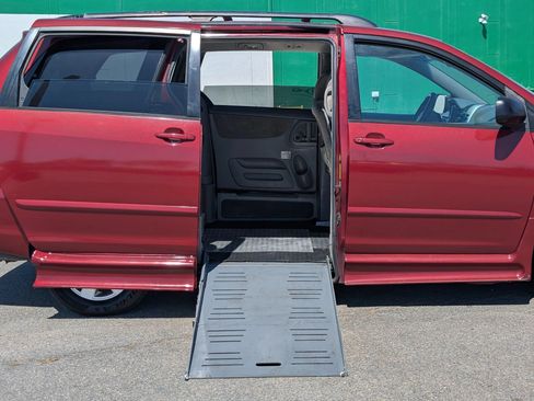 Used 2008 Toyota Sienna LE FWD image 3