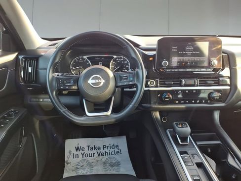 Used 2024 Nissan Pathfinder SV image 31