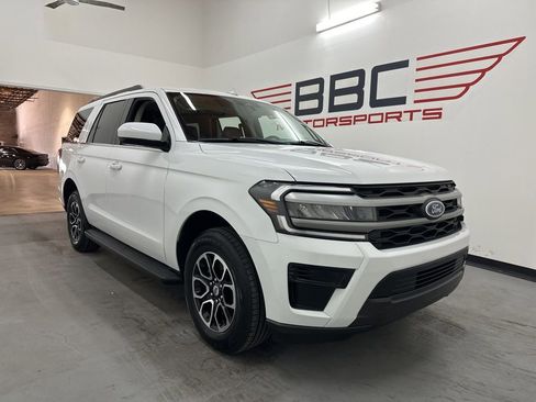Used 2024 Ford Expedition XLT RWD image 1