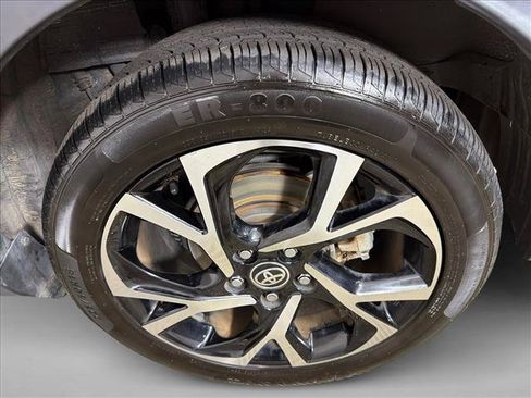 Used 2020 Toyota C-HR XLE FWD image 19