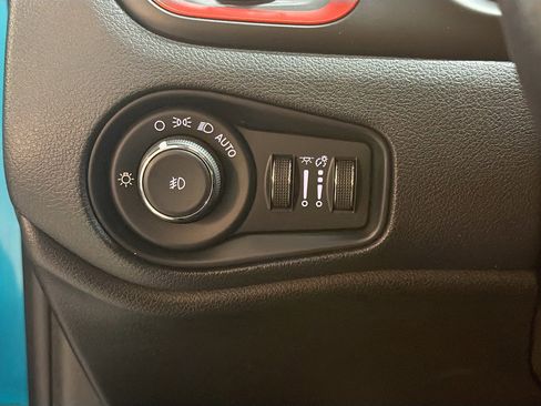 Used 2021 Jeep Renegade Trailhawk image 17