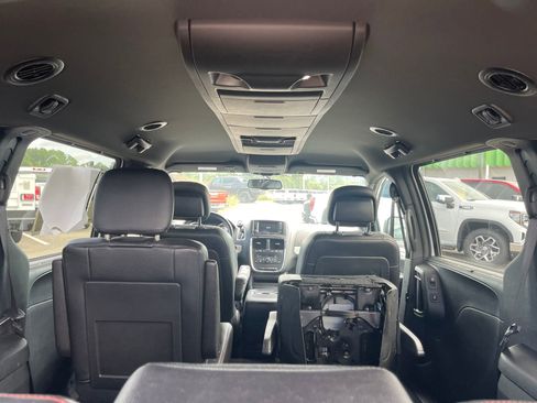 Used 2017 Dodge Grand Caravan GT image 23
